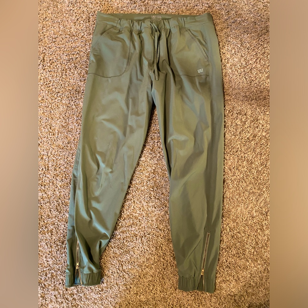 Albion Fit Jetsetter Joggers In Sage Size M
